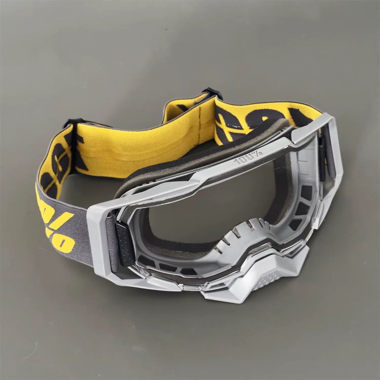 ​2025 Professional Windproof Goggles UV400 Protection Polarized Lens Dustproof Anti-Fog Motorcycle Cycling Ski Sports